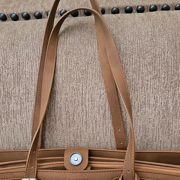 Elegant Tan  Vegan Leather Tote Bag - Picture 3 of 6